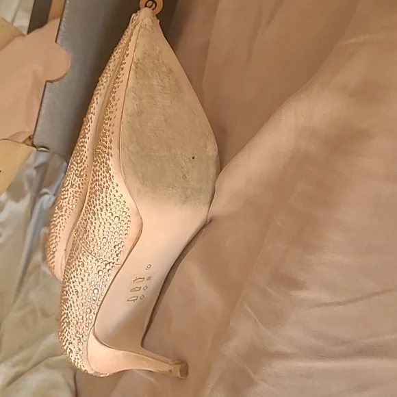 Shoes - Picture 3 of 8